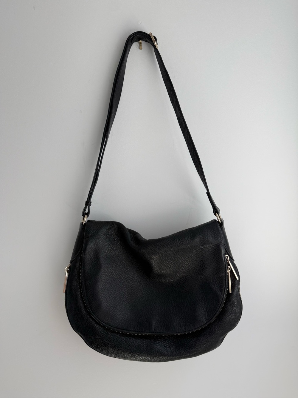 Danier Black Pebbled Leather Foldover Crossbody / Hobo Shoulder Bag - Picture 2 of 10